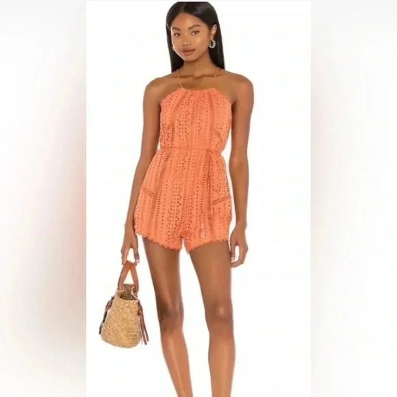 Tina Woven Romper in Desert Rose
AMUSE SOCIETY
Color:Desert Rose - Picture 1 of 6